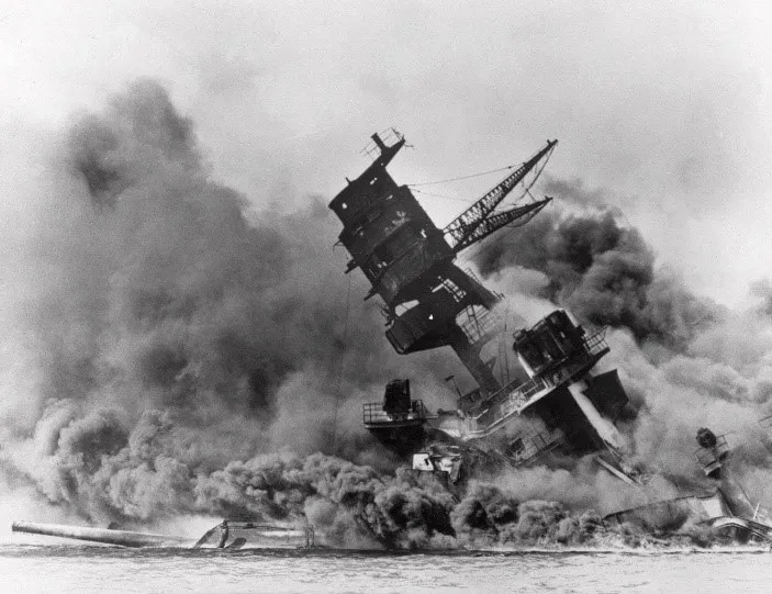 USS Arizona Sinking